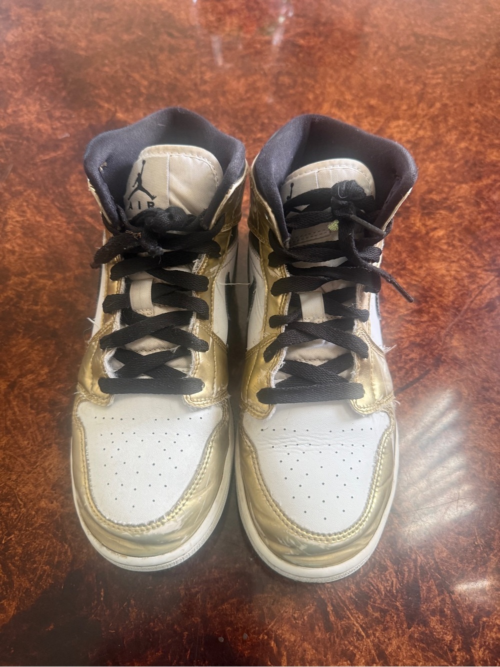 Air Jordan 1 Mid SE 'Metallic Gold' sneakers